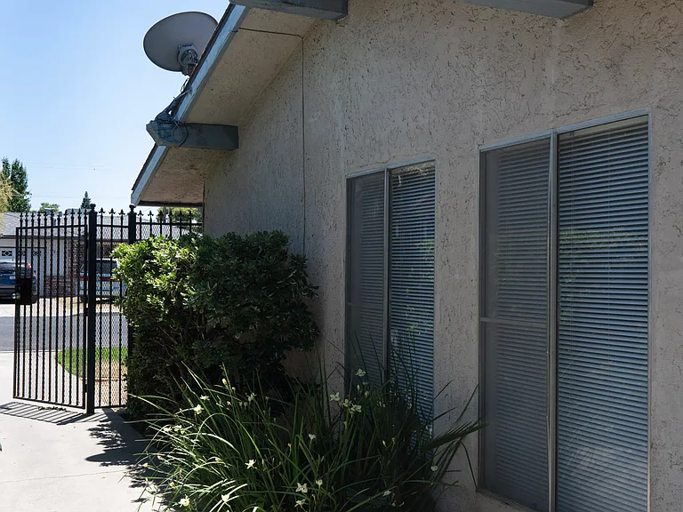 33 W Santa Ana Ave #A — Photo 2