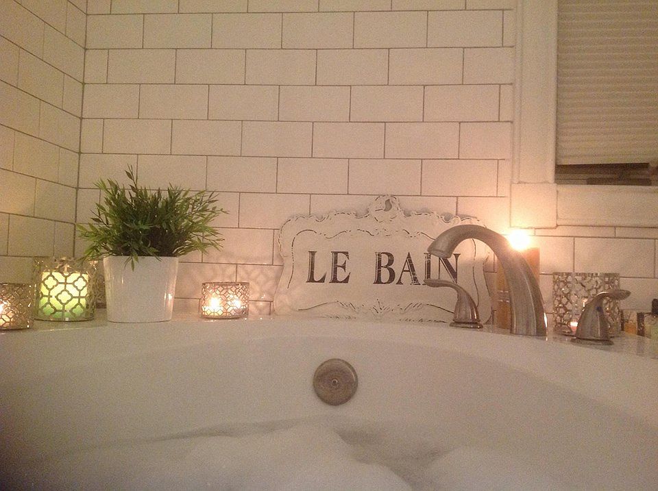 Relaxing jacuzzi tub