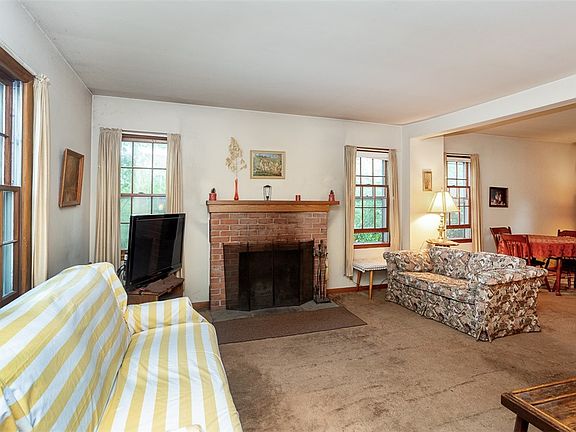 3rd image of 5061 Reservoir Rd