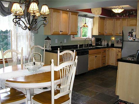 3rd image of 6780 Knollwood Dr