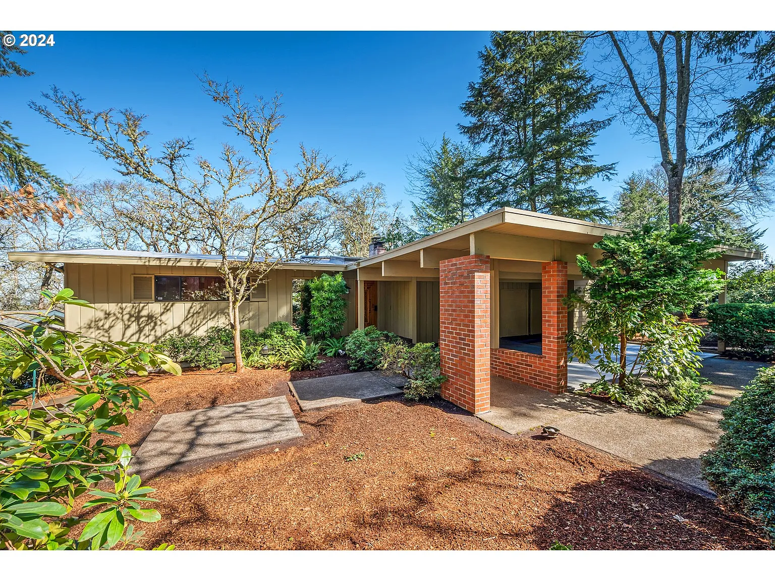 2515 Highland Oaks Dr photo 1