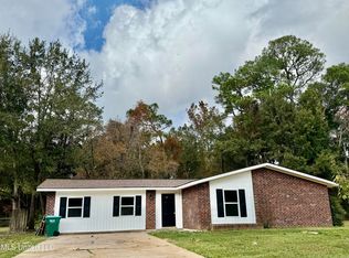 1400 Riverside Dr, Gautier, MS 39553