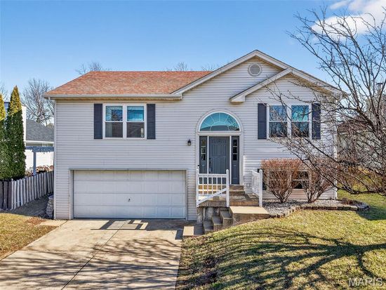 3065 Laurel Village Cir, Saint Peters, MO 63376