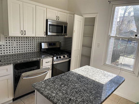 2nd image of 211 Virginia Ave Floor 1