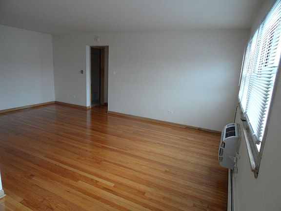 4th image of 4919 Enfield Ave #2