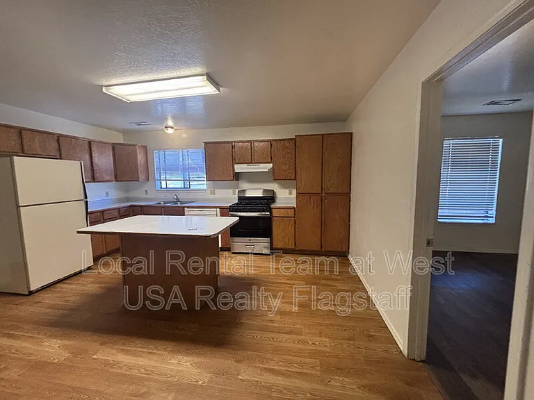 625 S Fountaine St #B — Photo 6