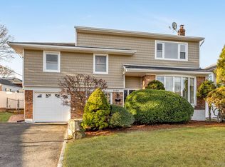 1554 Holiday Park Drive, Wantagh, NY 11793