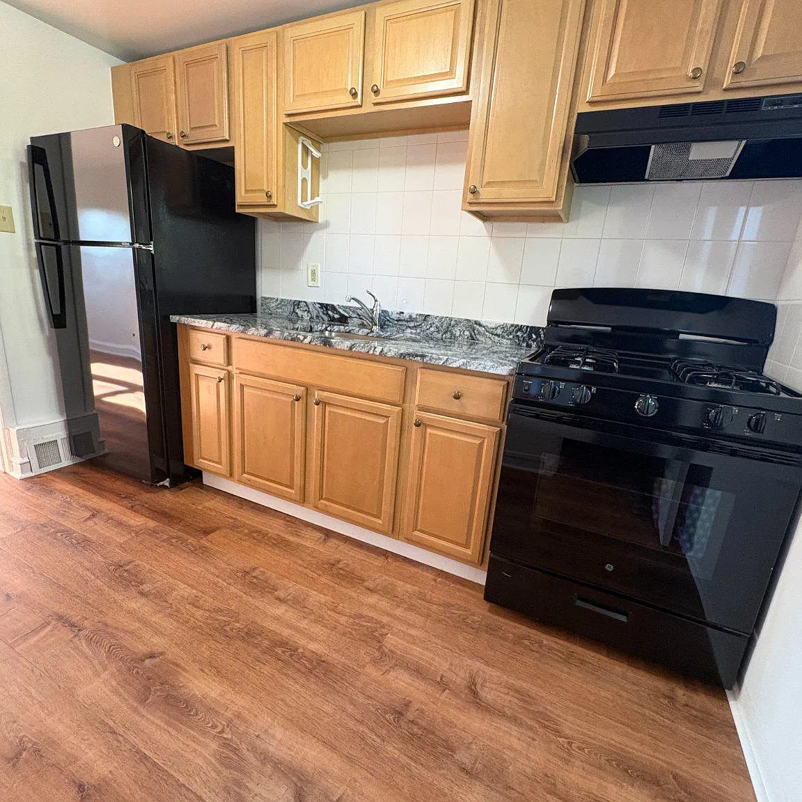 2 bed, 1.0 bath, 1472 sqft, $1,595 — Photo 1