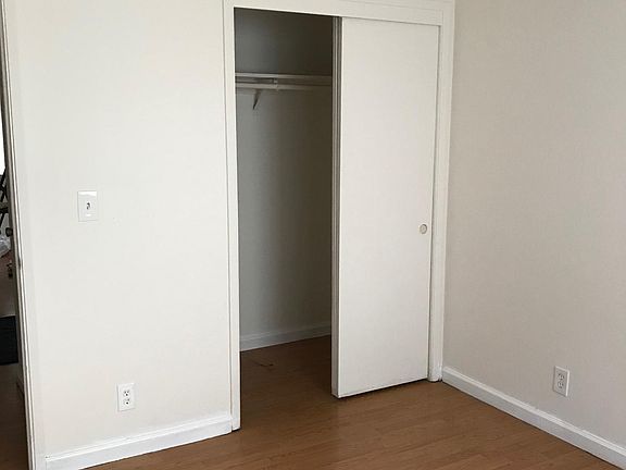 4th image of 2277 Pasetta Dr APT 1