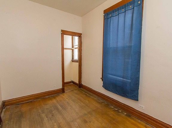 5th image of 2049 N Kostner Ave #1