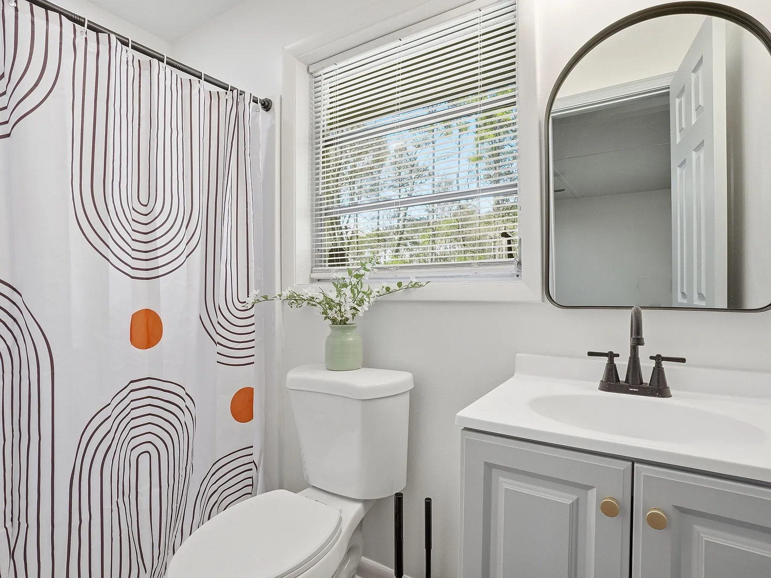 4 bed, 8.0 bath, 3000 sqft, $1,503 — Photo 2