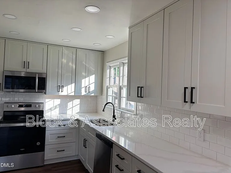170 Devin Dr — Photo 61