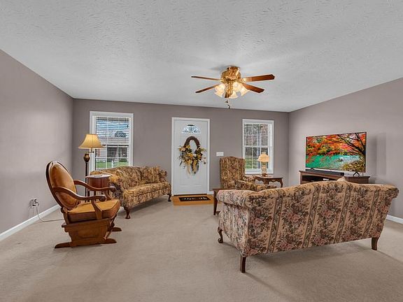 5th image of 234 Walnut Trce