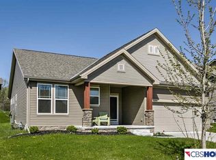 214 Castle Pine Dr, Papillion, NE 68133