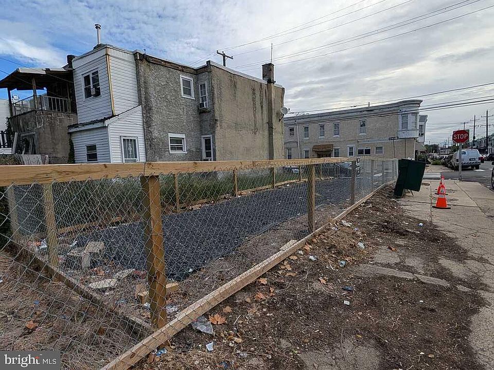 2nd image of 3000 N 21st St