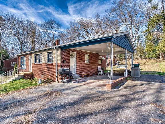 3rd image of 406 W Hillcrest Ave