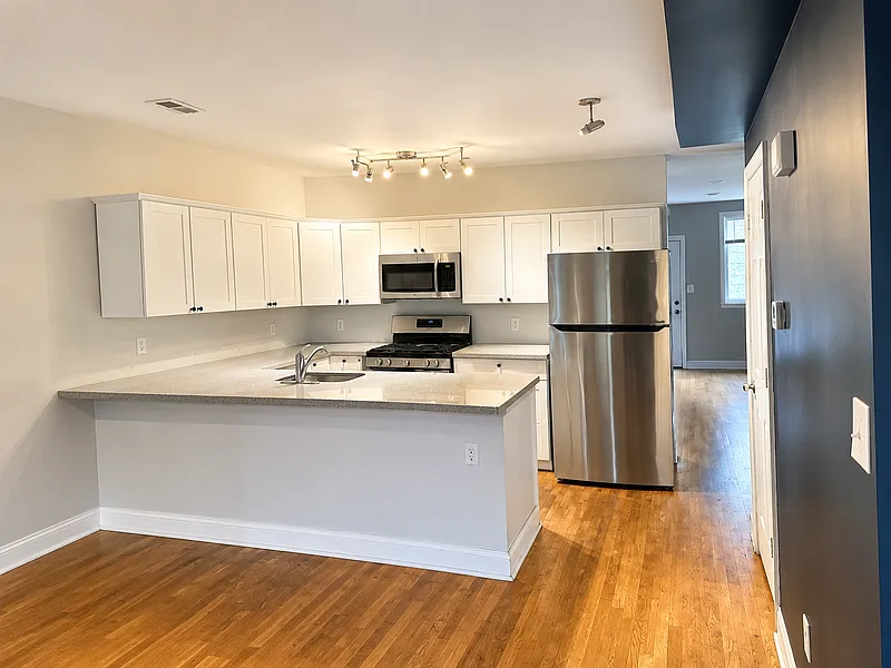 4 bed, 2.0 bath, 2000 sqft, $2,200 — Photo 1