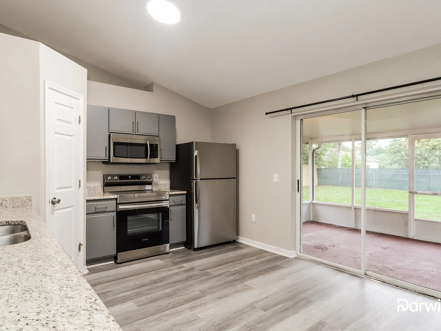 3 bed, 2.0 bath, 1332 sqft, $1,825 — Photo 2