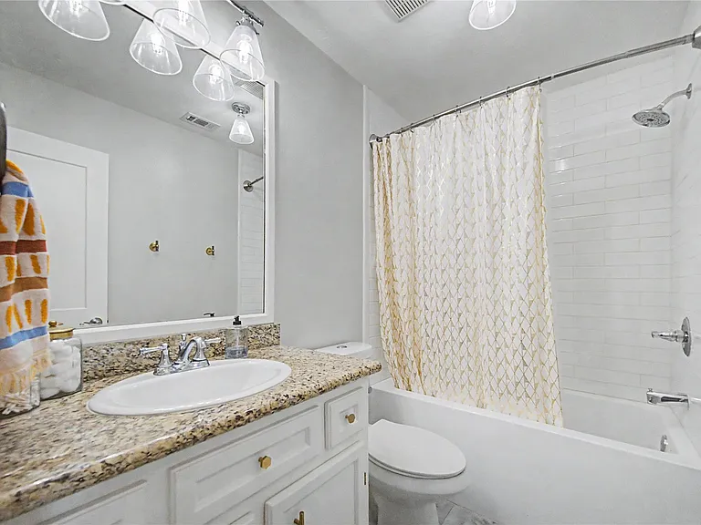 1104 Buckner St — Photo 32