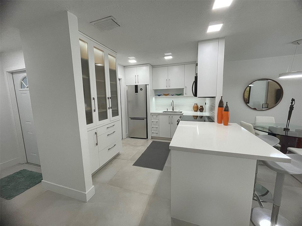 1st image of 604 NE 2nd Street #117