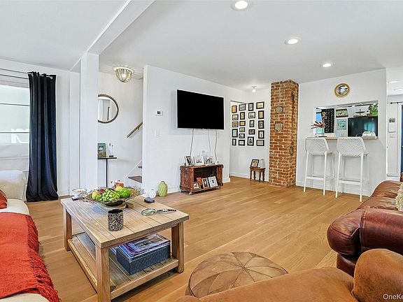 4th image of 215 Chestnut Street