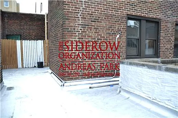 Rented by Siderow Residential Group | media 10