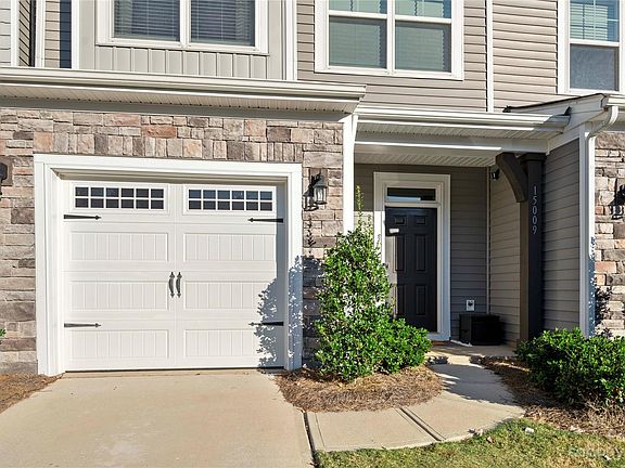 2nd image of 15009 Savannah Hall Dr