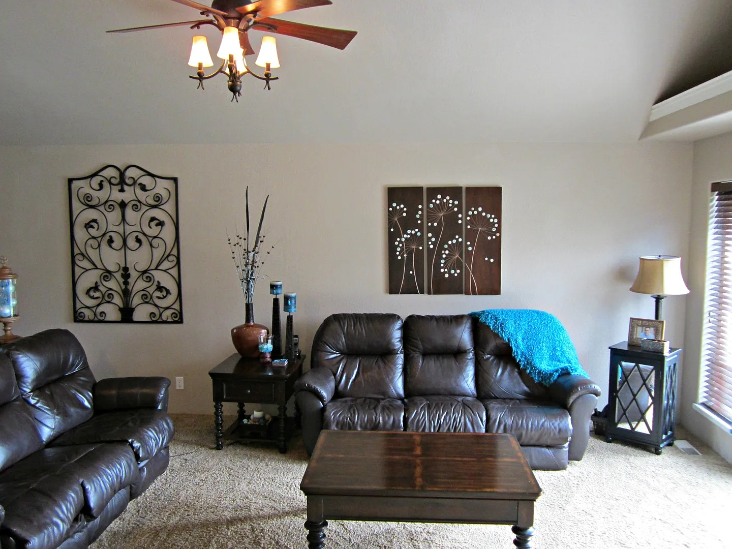 Beautiful Large 4 Bedroom Home in Hucrest! — Photo 4