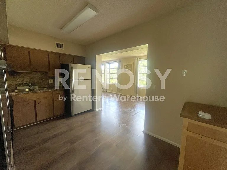 2402 Ecuadorian Way #28 — Photo 5