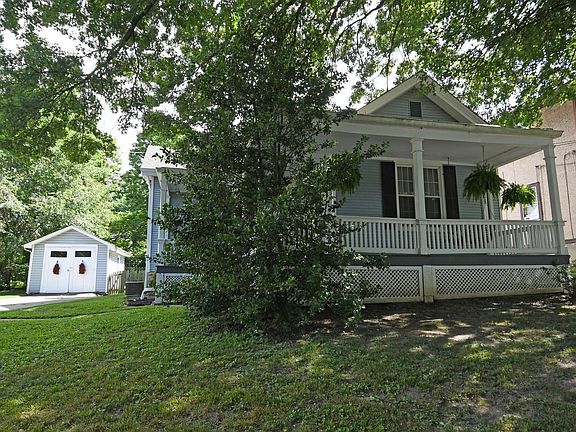 2nd image of 1623 Larch Ave