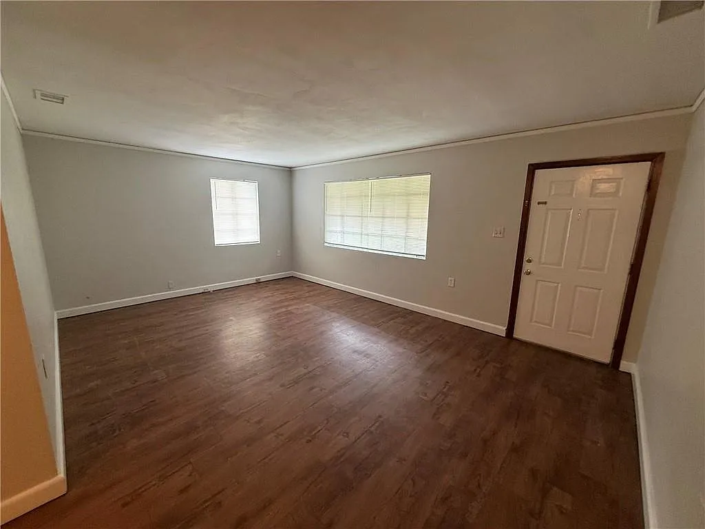 3 bed, 1.0 bath, 1144 sqft, $1,250 — Photo 3