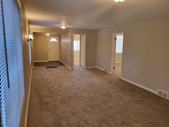3rd image of 1423 Seymour Ave