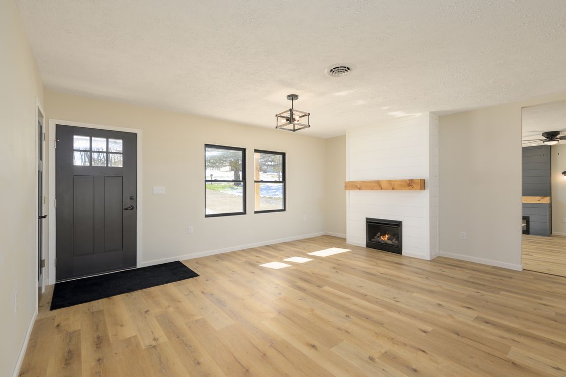 next background image