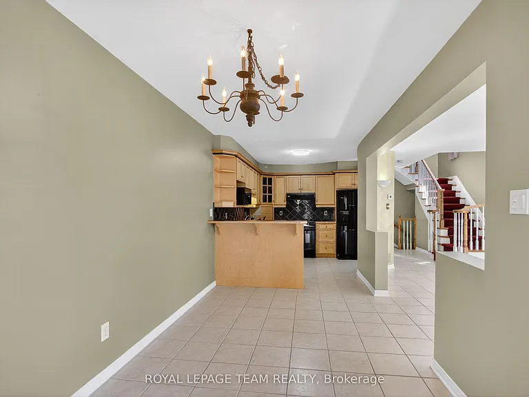 32 Riverstone Dr N — Photo 19