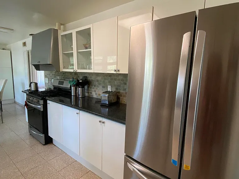 275 Garfield Ave — Photo 4