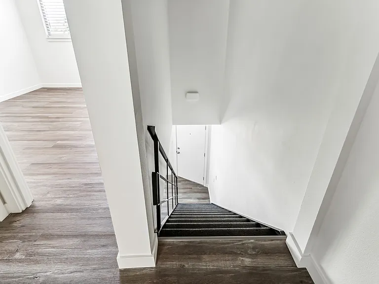 Midland Apartments — Photo 25