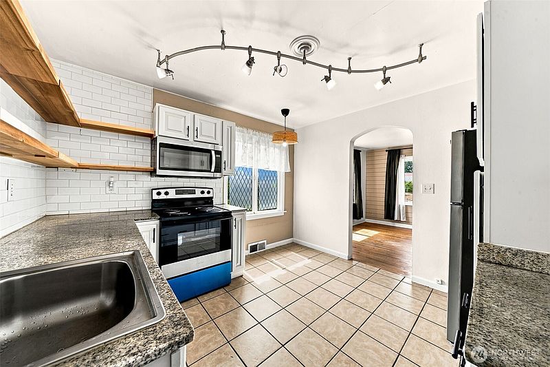 3rd image of 116 M Street NE