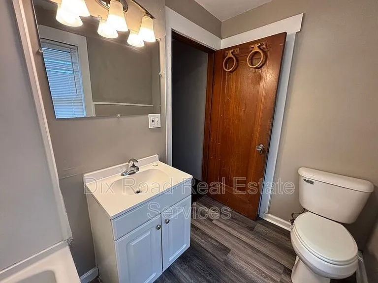 4013 E 3rd St — Photo 19
