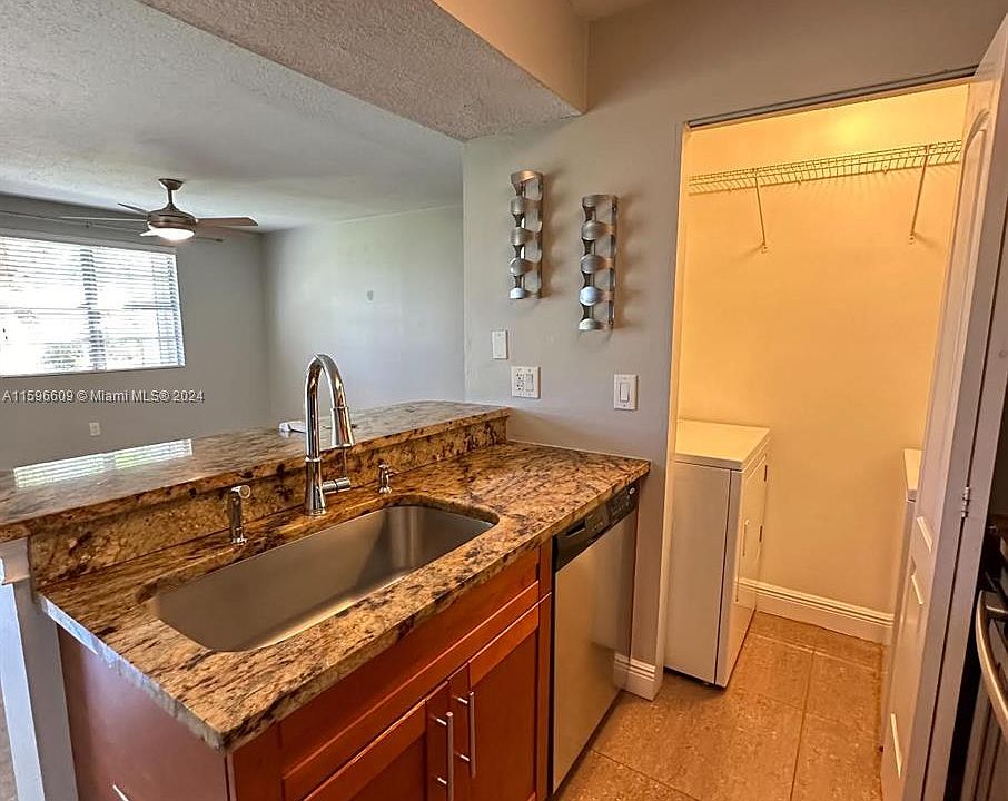 2nd image of 1239 SW 46th Ave APT 911