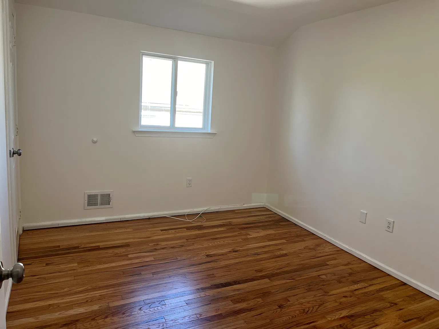 208 Bethel Ave — Photo 4