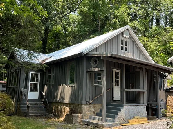 62 S River Rd, Sylva, NC 28779