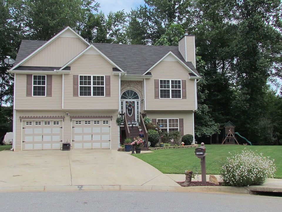 Home has great curb appeal!