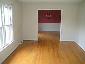 4th image of 117 Runnymeade Ln