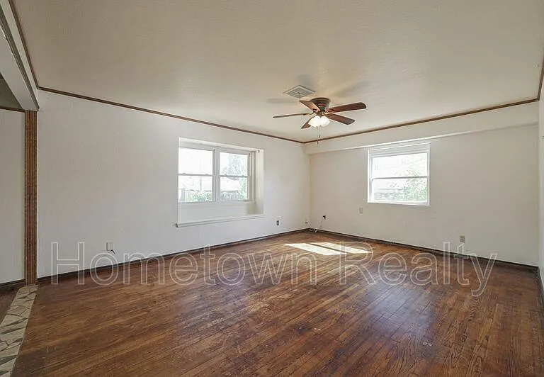 1805 NE 53rd St — Photo 2