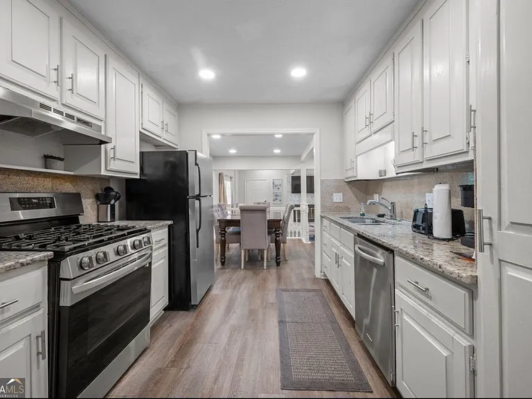 3175 Westwood Dr — Photo 19