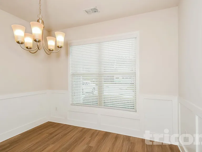 584 Ireland Ln — Photo 6