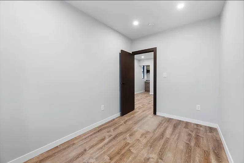 453 West 48th Street — Photo 4