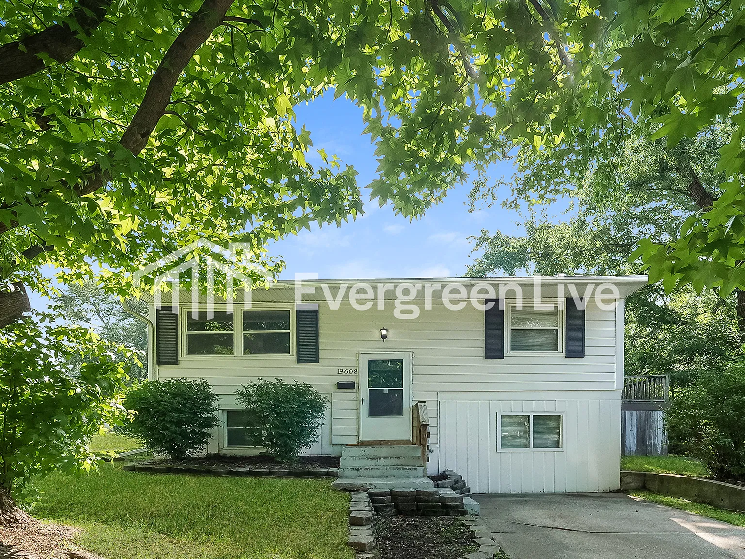 4 bed, 2.0 bath, 1700 sqft, $1,645 — Photo 1