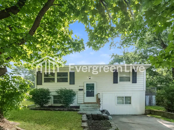 18608 E Shoshone Dr, Independence, MO 64058