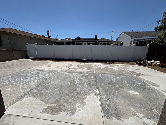 5th image of 5928 N Muscatel Ave Unit B